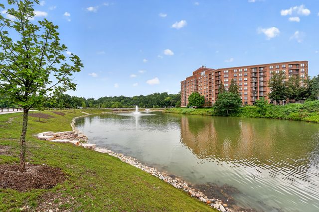 5900 Oakwood Drive 2L, Lisle, IL 60532