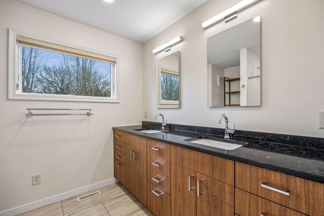 14122 Prairie Road NW, Andover, MN 55304