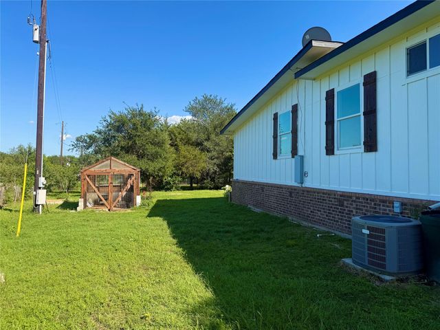 739 Pleasant Grove RD, Elgin, TX 78621