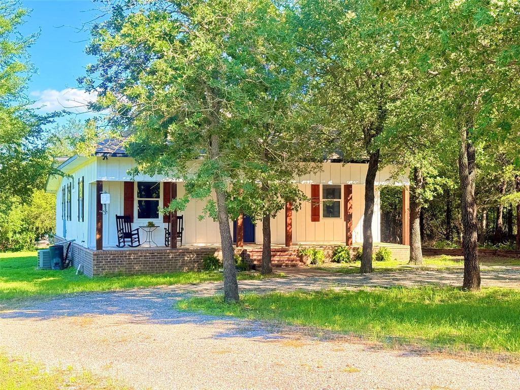 739 Pleasant Grove RD, Elgin, TX 78621