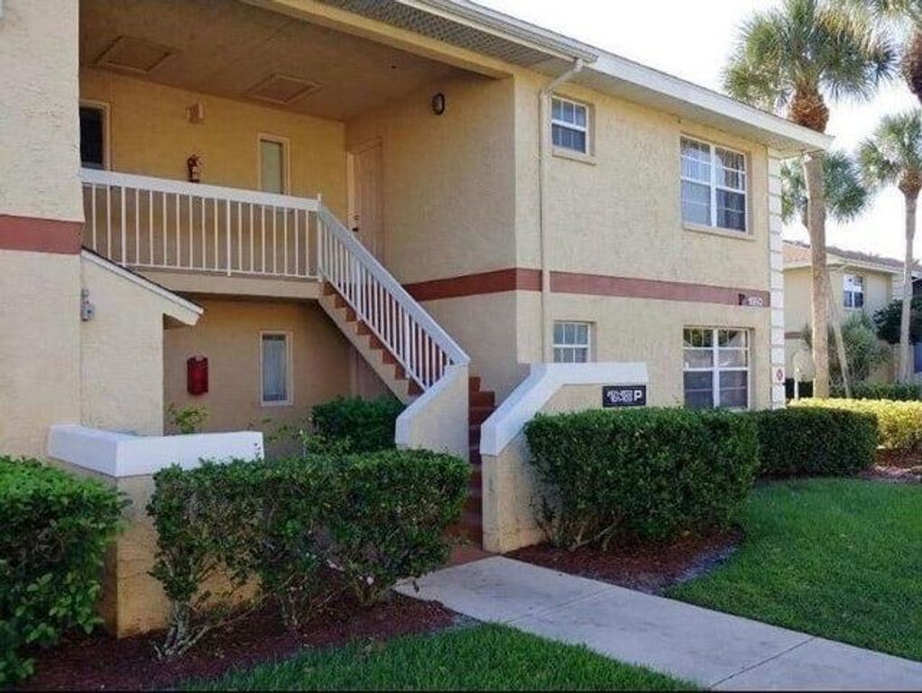 1542 SE Royal Green Circle 102, Port St Lucie, FL 34952
