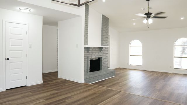 2009 Clark Trail, Grand Prairie, TX 75052