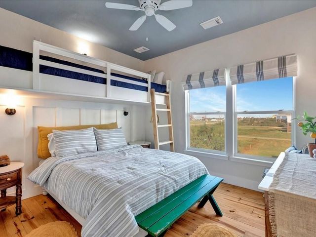 986 Peachtree, Gilchrist, TX 77617