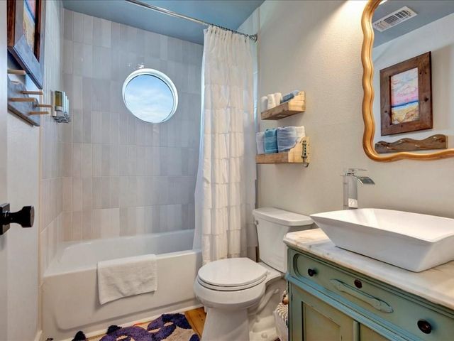 986 Peachtree, Gilchrist, TX 77617