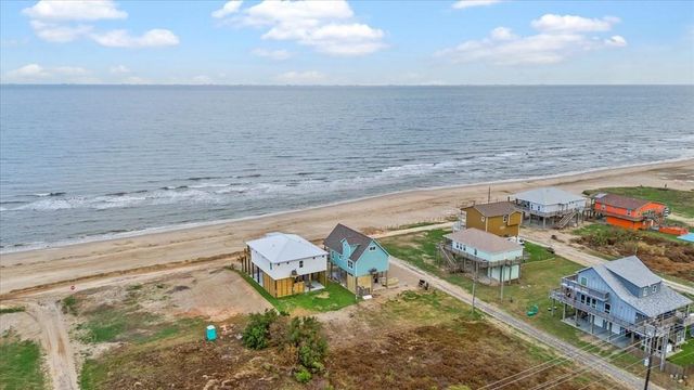986 Peachtree, Gilchrist, TX 77617