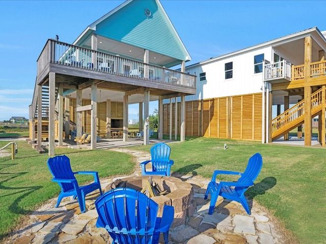 986 Peachtree, Gilchrist, TX 77617