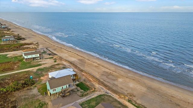 986 Peachtree, Gilchrist, TX 77617