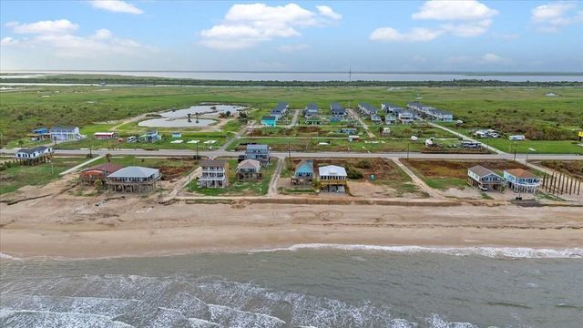 986 Peachtree, Gilchrist, TX 77617