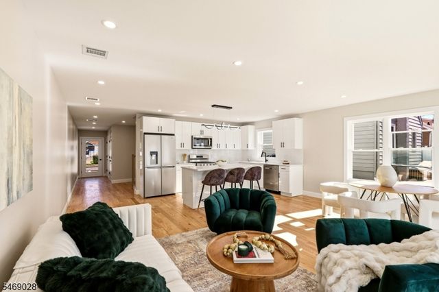 617 Lincoln St, Linden City, NJ 07036