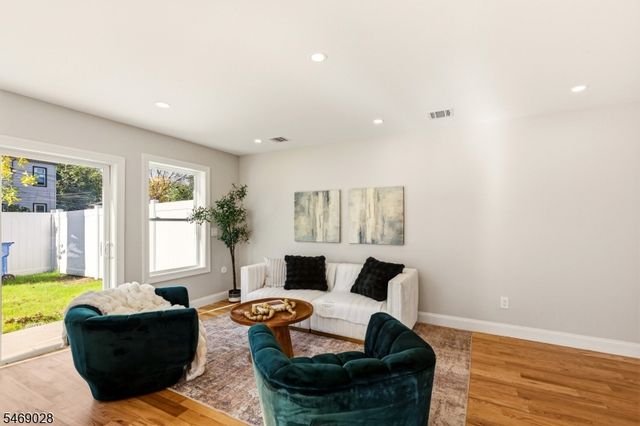 617 Lincoln St, Linden City, NJ 07036
