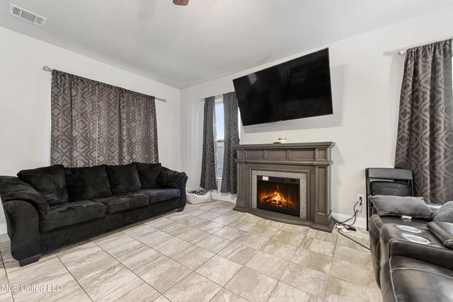 836 Reunion Place Circle, Biloxi, MS 39532