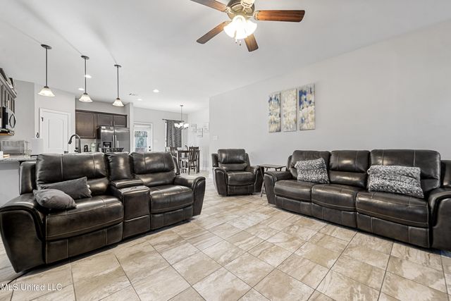 836 Reunion Place Circle, Biloxi, MS 39532