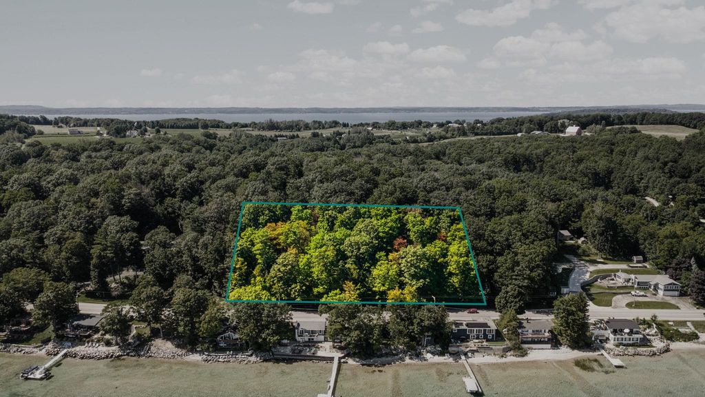 00 Center Road, Traverse City, MI 49686