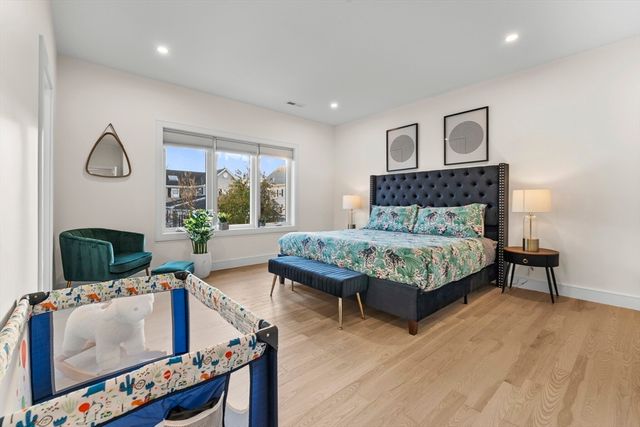 21 Bolton St. 2, Waltham, MA 02453