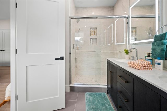 21 Bolton St. 2, Waltham, MA 02453