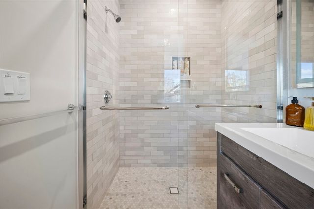21 Bolton St. 2, Waltham, MA 02453
