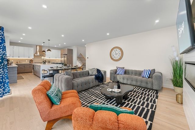 21 Bolton St. 2, Waltham, MA 02453