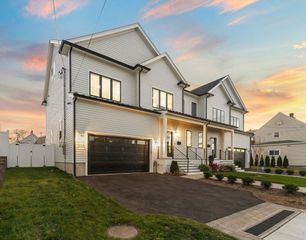 21 Bolton St. 2, Waltham, MA 02453