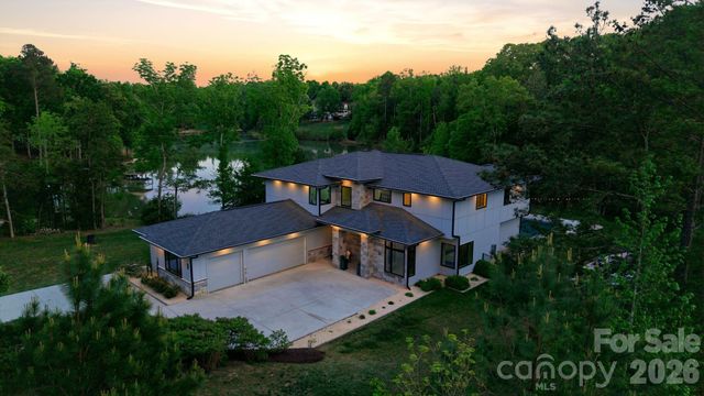 4004 Oldstone Forest Drive, Waxhaw, NC 28173