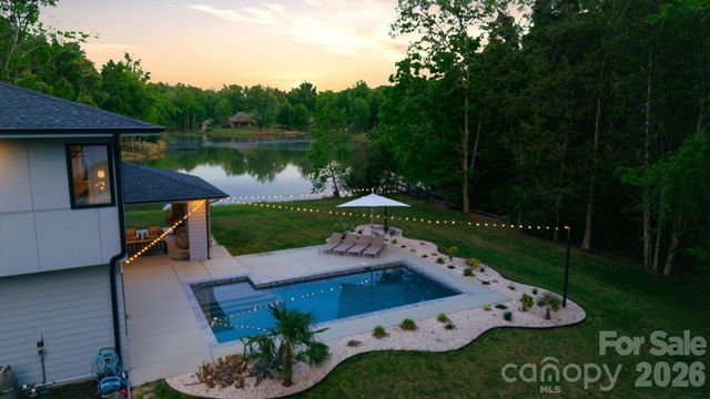 4004 Oldstone Forest Drive, Waxhaw, NC 28173
