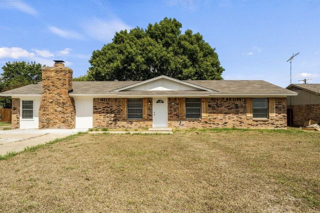 810 S Western Hills Drive, Howe, TX 75459