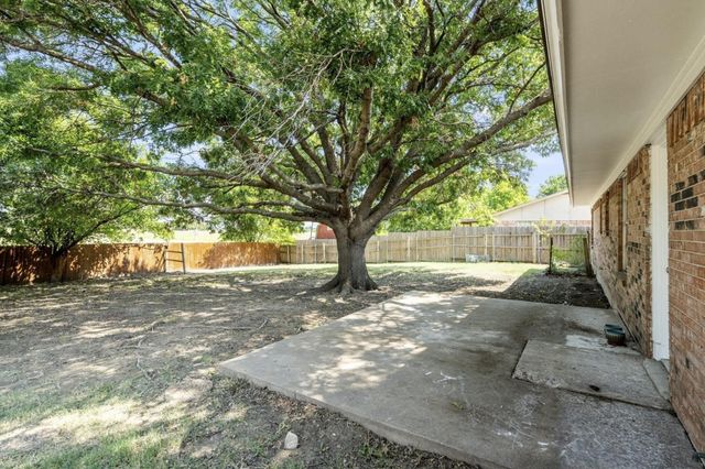 810 S Western Hills Drive, Howe, TX 75459