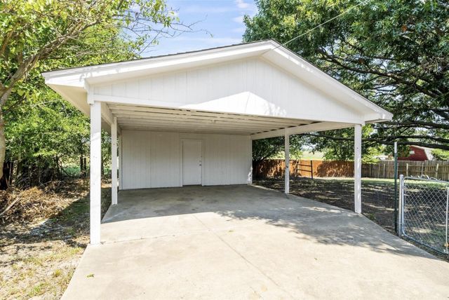 810 S Western Hills Drive, Howe, TX 75459