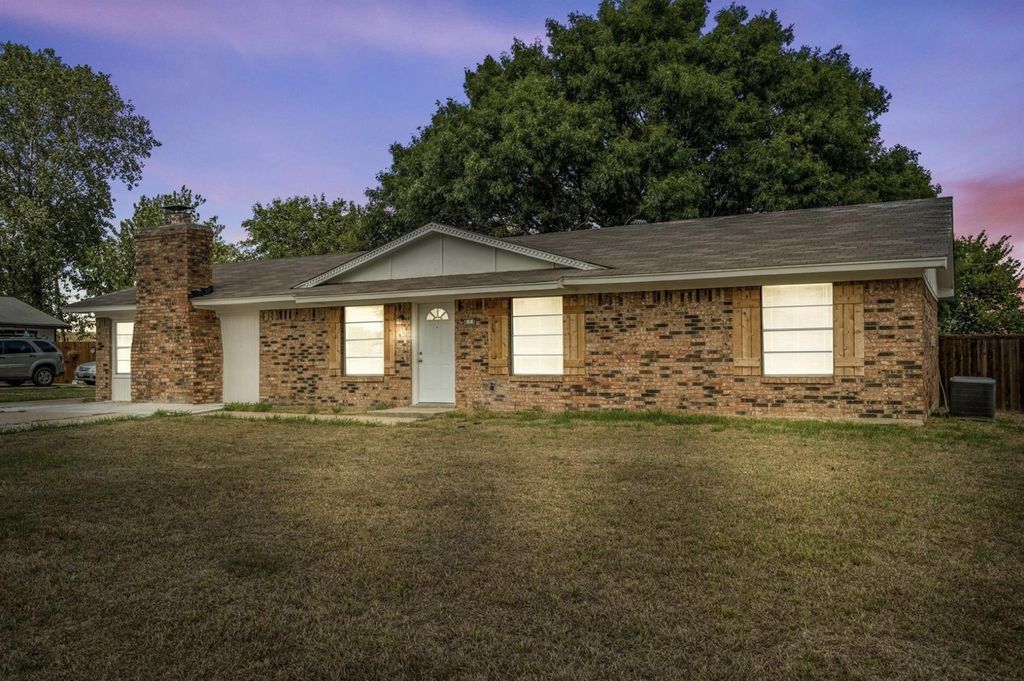 810 S Western Hills Drive, Howe, TX 75459