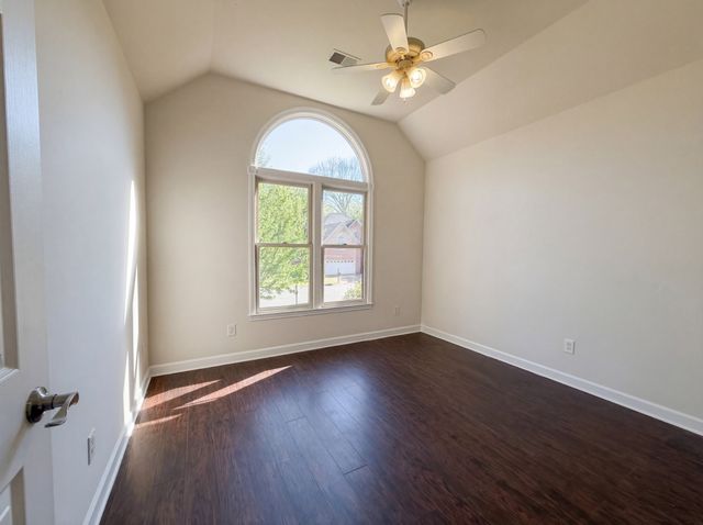 517 Schooner Cv, Hermitage, TN 37076