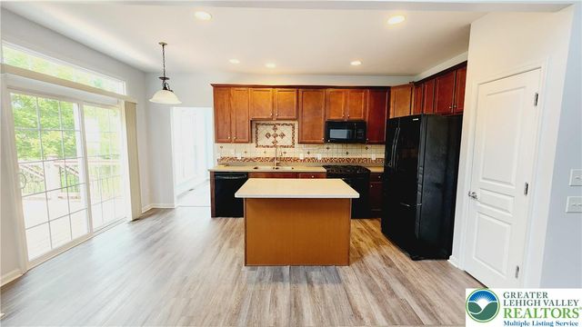 1816 Emerald Drive, South Whitehall Twp, PA 18069