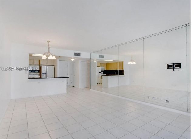 2301 Collins Ave 817, Miami Beach, FL 33139