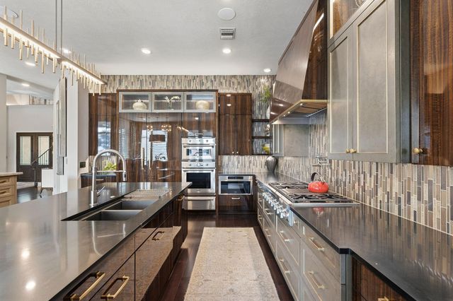 4711 Miramont Circle, Bryan, TX 77802