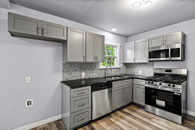 203 S Lancaster Street, Granbury, TX 76048