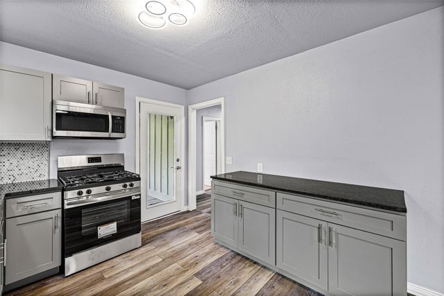 203 S Lancaster Street, Granbury, TX 76048