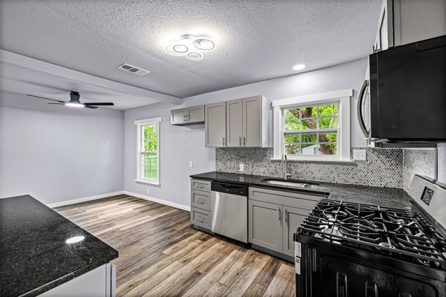 203 S Lancaster Street, Granbury, TX 76048