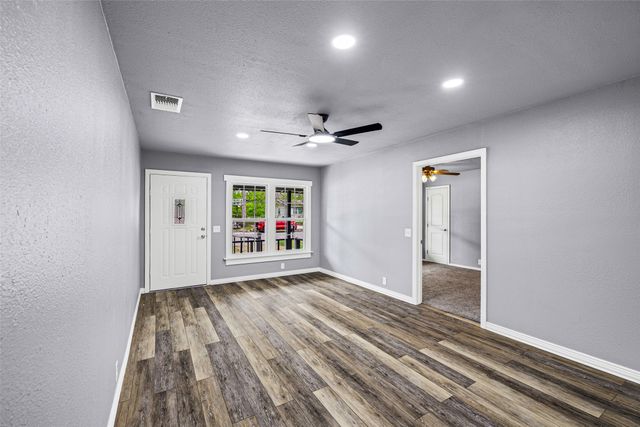 203 S Lancaster Street, Granbury, TX 76048