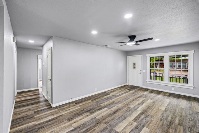 203 S Lancaster Street, Granbury, TX 76048