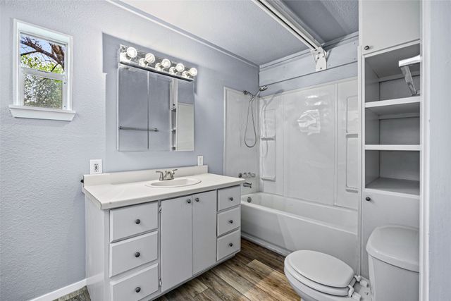 203 S Lancaster Street, Granbury, TX 76048