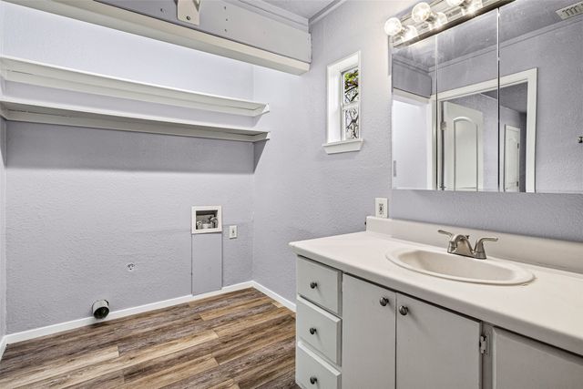 203 S Lancaster Street, Granbury, TX 76048