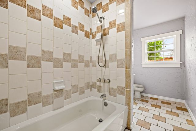 203 S Lancaster Street, Granbury, TX 76048