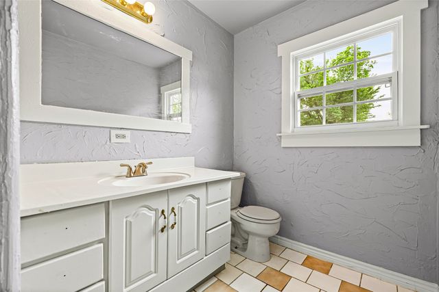 203 S Lancaster Street, Granbury, TX 76048