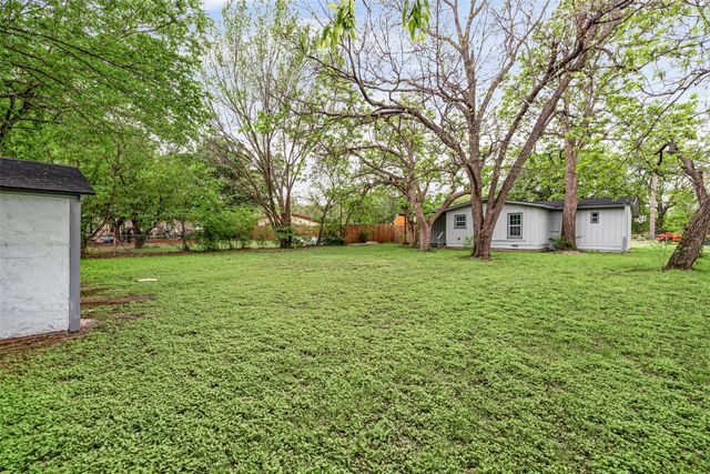 203 S Lancaster Street, Granbury, TX 76048