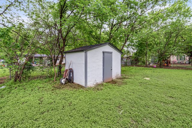 203 S Lancaster Street, Granbury, TX 76048