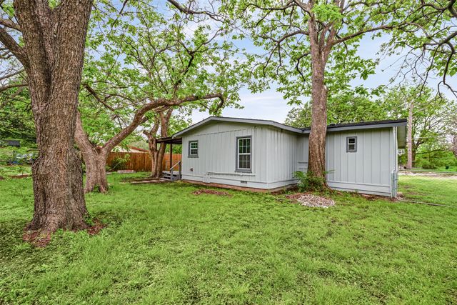 203 S Lancaster Street, Granbury, TX 76048