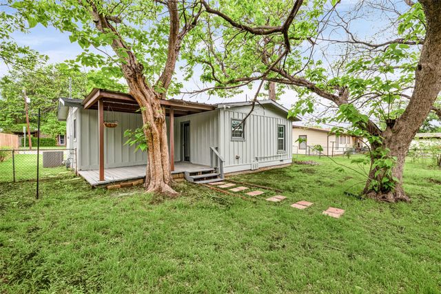 203 S Lancaster Street, Granbury, TX 76048