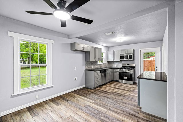 203 S Lancaster Street, Granbury, TX 76048