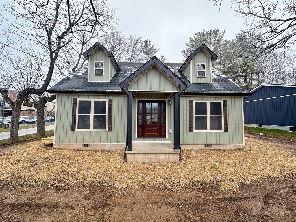 220 Newcomb Avenue, Mt Vernon, KY 40456