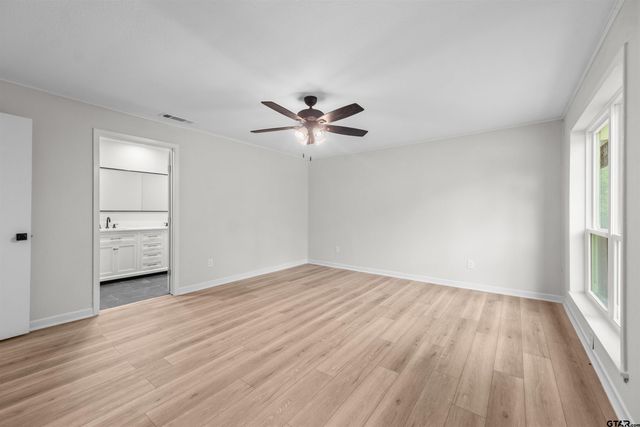 716 Range Rd, Palestine, TX 75801