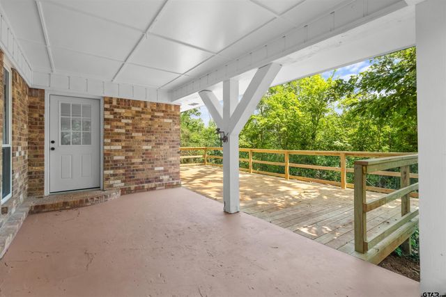 716 Range Rd, Palestine, TX 75801
