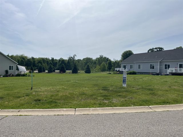 1460-1462 Trail View Drive, Greenville, MI 48838